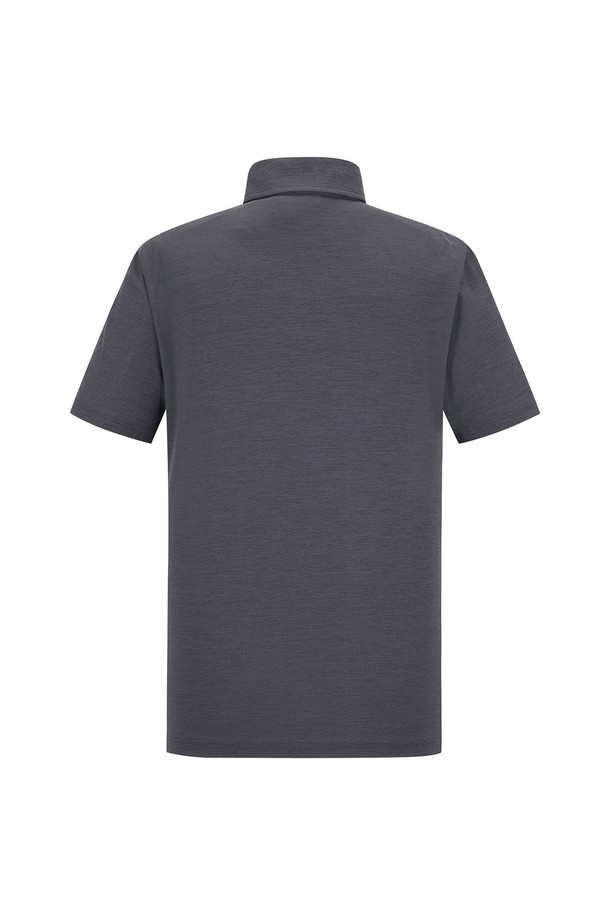 아이스 폴리 메쉬 소재를 사용하여 시원하고 쾌적한 착용감을 선사하는 남성용 Y카라티입니다. 다크 그레이 컬러의 무지 디자인으로 캐주얼, 미니멀, 클래식 스타일을 모두 소화할 수 있으며, 여름철 동네 마실룩이나 바캉스룩에 적합합니다. 루즈핏에 얇은 두께, 냉감 기능까지 갖춰 편안함과 스타일을 동시에 잡았습니다.
