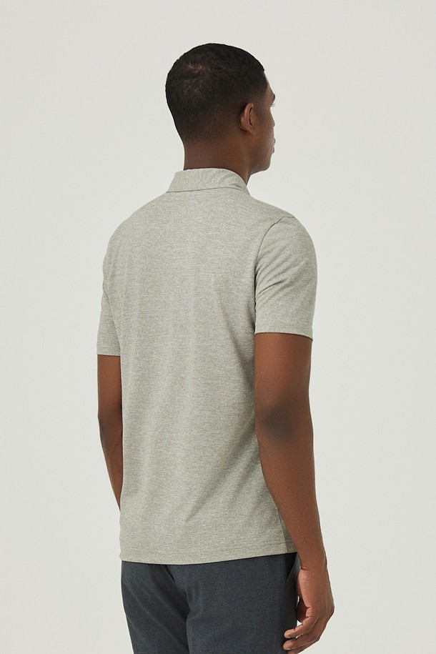 폴리 제에리 티 카키 (AMSFTTY20126)는 봄, 여름에 어울리는 남성용 반소매 폴로 티셔츠입니다. 부드러운 촉감의 폴리에스테르 소재로 제작되었으며, 캐주얼하고 베이직한 스타일을 연출합니다. 데이트룩, 카페룩 등 다양한 TPO에 활용하기 좋으며, 레귤러핏과 카라넥 디자인으로 미니멀한 매력을 더합니다.
