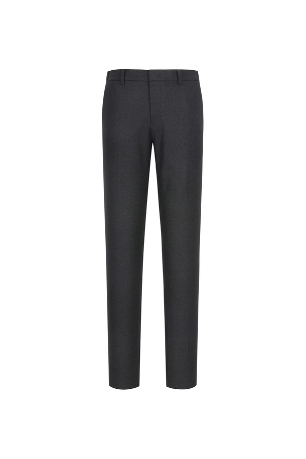 저지 프린트 슬랙스 D/그레이(AMSESL40137)는 편안함과 스타일을 동시에 잡은 남성용 슬랙스입니다. 다크그레이 컬러의 마이크로 패턴 저지 소재로 제작되어 사계절 내내 활용 가능하며, 베이직한 스타일을 연출합니다. 컴포트핏으로 편안한 착용감을 제공하며, 허리 밴딩 처리로 활동성을 높였습니다. 출근룩이나 비즈니스 캐주얼에 적합하며, 미니멀, 클래식, 캐주얼 스타일 모두 소화 가능합니다. 밑단 마감 없이 출고되어, 원하는 기장으로 수선하여 맞춤 핏을 완성할 수 있습니다.
