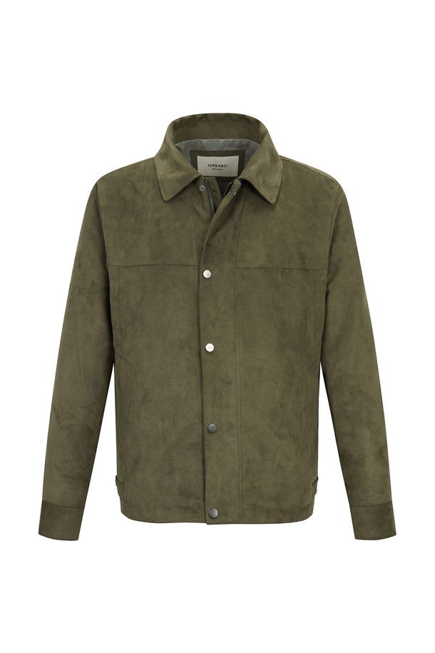 부드러운 스웨이드 소재의 남성용 짚업 점퍼입니다. 카키 컬러의 무지 디자인으로 캐주얼, 베이직 스타일을 연출하며, 봄, 가을에 가볍게 걸치기 좋습니다. 레귤러핏으로 제작되어 면바지나 데님과 함께 데이트룩, 가을 나들이룩에 활용하기 좋으며, 데일리 착용이 용이합니다.
