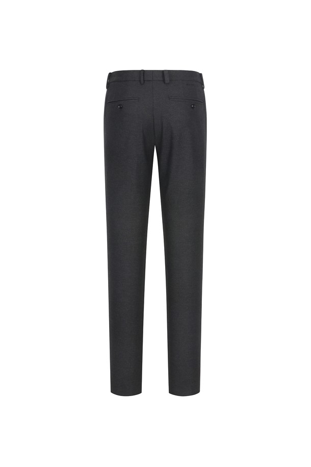 저지 프린트 슬랙스 D/그레이(AMSESL40137)는 편안함과 스타일을 동시에 잡은 남성용 슬랙스입니다. 다크그레이 컬러의 마이크로 패턴 저지 소재로 제작되어 사계절 내내 활용 가능하며, 베이직한 스타일을 연출합니다. 컴포트핏으로 편안한 착용감을 제공하며, 허리 밴딩 처리로 활동성을 높였습니다. 출근룩이나 비즈니스 캐주얼에 적합하며, 미니멀, 클래식, 캐주얼 스타일 모두 소화 가능합니다. 밑단 마감 없이 출고되어, 원하는 기장으로 수선하여 맞춤 핏을 완성할 수 있습니다.
