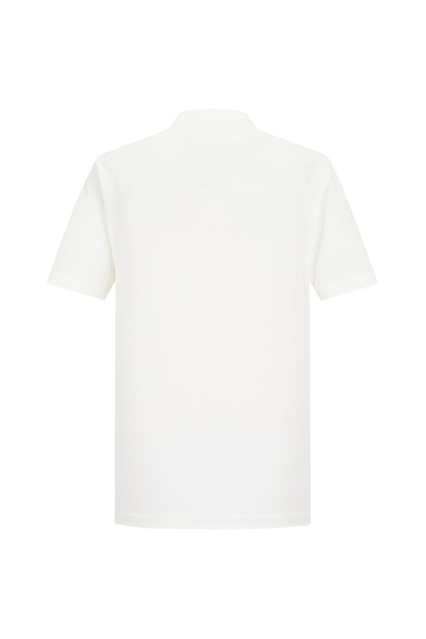 시원한 아이스폴리 소재의 메쉬 헨리넥 티셔츠입니다. 가볍고 통기성이 뛰어나 여름철에도 쾌적하게 착용 가능하며, 얇은 두께감으로 시원한 착용감을 선사합니다. 베이직하고 캐주얼한 디자인으로 여름 바캉스룩, 산책룩, 시티보이 스타일 등 다양한 스타일에 활용하기 좋습니다.
