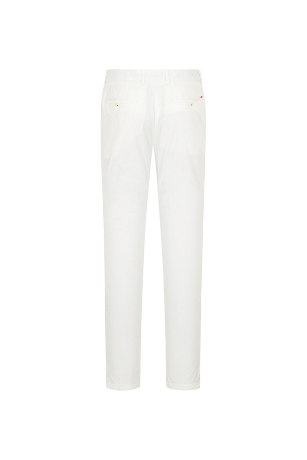 부드러운 코튼 스판덱스 혼방 소재로 제작되어 편안한 착용감을 선사하는 남성용 화이트 치노 팬츠입니다. 레귤러핏으로 디자인되었으며, 스트레치 기능과 워싱 가공으로 활동성을 높였습니다. 데이트룩, 카페룩 등 캐주얼하고 미니멀한 스타일 연출에 적합하며, 봄, 여름, 가을 시즌에 활용하기 좋습니다. 사이즈 업을 권장합니다.
