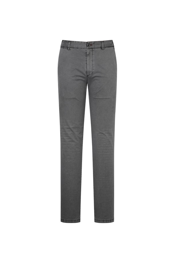 슬림핏 면스판 다잉 팬츠 차콜 (AM0FBPC25238)는 베이직한 스타일의 남성용 긴 바지로, 부드럽고 유연한 촉감이 특징입니다. 면과 스판덱스 혼방 소재로 제작되어 편안한 착용감을 제공하며, 가먼트 다잉 기법으로 은은한 멋을 더했습니다. 출근룩, 데이트룩은 물론 미니멀, 클래식, 캐주얼 등 다양한 스타일 연출에 활용하기 좋습니다.
