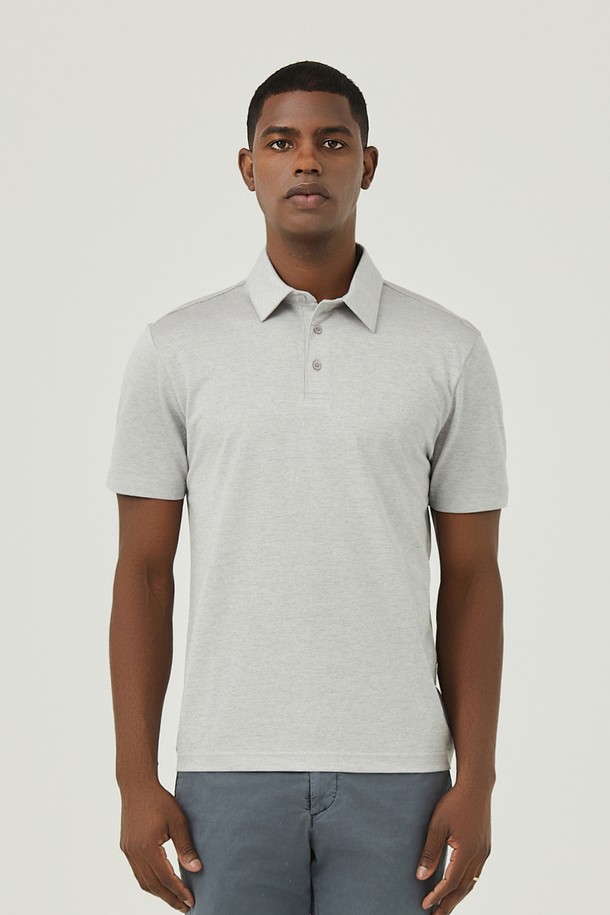 RCP Y카라 티셔츠 L/그레이는 남성용 티셔츠로, 부드러운 촉감과 시원한 착용감을 제공합니다. 봄, 여름 시즌에 적합하며, 레귤러핏에 V넥 디자인, 얇은 두께의 베이직하고 캐주얼한 스타일을 연출합니다. 저지 소재의 반소매 무지 티셔츠로, 동네 마실룩이나 여행룩에 미니멀, 클래식하게 코디하기 좋습니다. 평소보다 한 사이즈 크게 구매하시는 것을 권장합니다.
