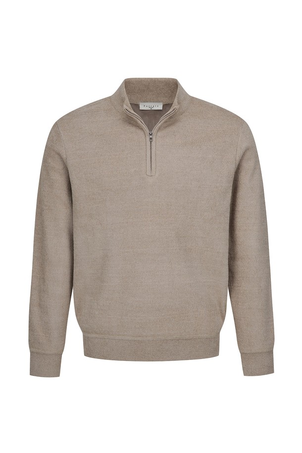 **융본딩 부클 반짚업 니트 베이지 (AMSFTSE40153)**는 가을, 겨울 시즌에 어울리는 남성용 상의입니다. 부드러운 촉감의 부클 소재와 두꺼운 두께감으로 보온성을 높였으며, 융본딩 안감으로 포근함을 더했습니다. 베이직하고 캐주얼한 스타일로, 일상에서 편안하게 착용하기 좋으며, 레귤러핏과 반짚업 네크라인이 특징입니다. 활동성이 우수하여 겨울 데일리룩, 집콕룩, 산책룩 등 다양한 TPO에 활용 가능하며, 캐주얼, 미니멀, 클래식 스타일을 연출하기 좋습니다.
