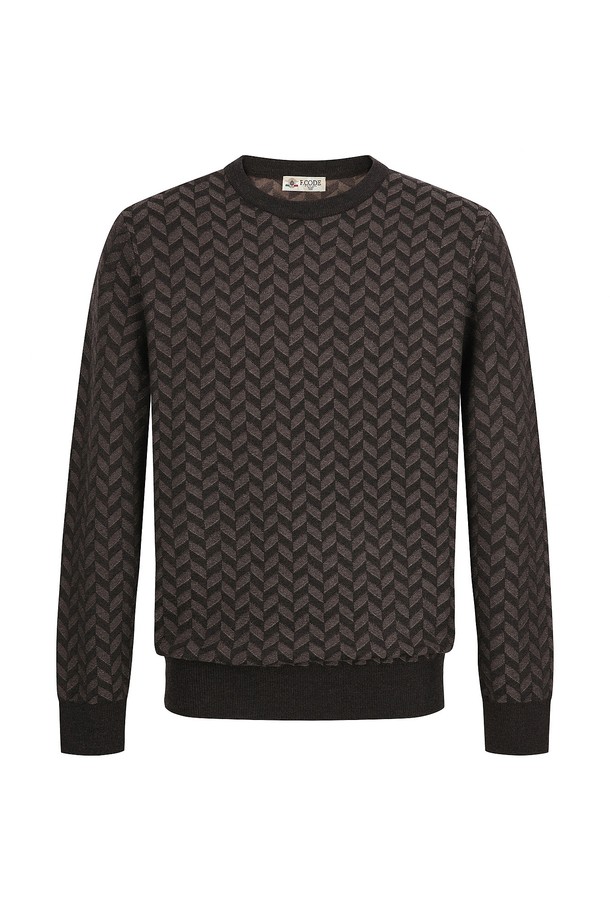 **자카드조직 라운드 니트 D/브라운 (AM0FTSR45258)**는 부드러운 울 소재로 제작된 남녀 공용 라운드넥 자카드 니트입니다. 두꺼운 두께감으로 가을과 겨울에 따뜻하게 착용할 수 있으며, 베이직한 스타일의 레귤러핏으로 편안함을 선사합니다. 출근룩과 모임룩에 모두 어울리는 클래식, 미니멀, 캐주얼 스타일의 활용도 높은 아이템입니다. 자카드 패턴이 돋보이는 디자인으로, 어떤 룩에도 포인트를 더할 수 있습니다. 긴 소매 기장으로 따뜻함과 스타일을 동시에 만족시킵니다.
