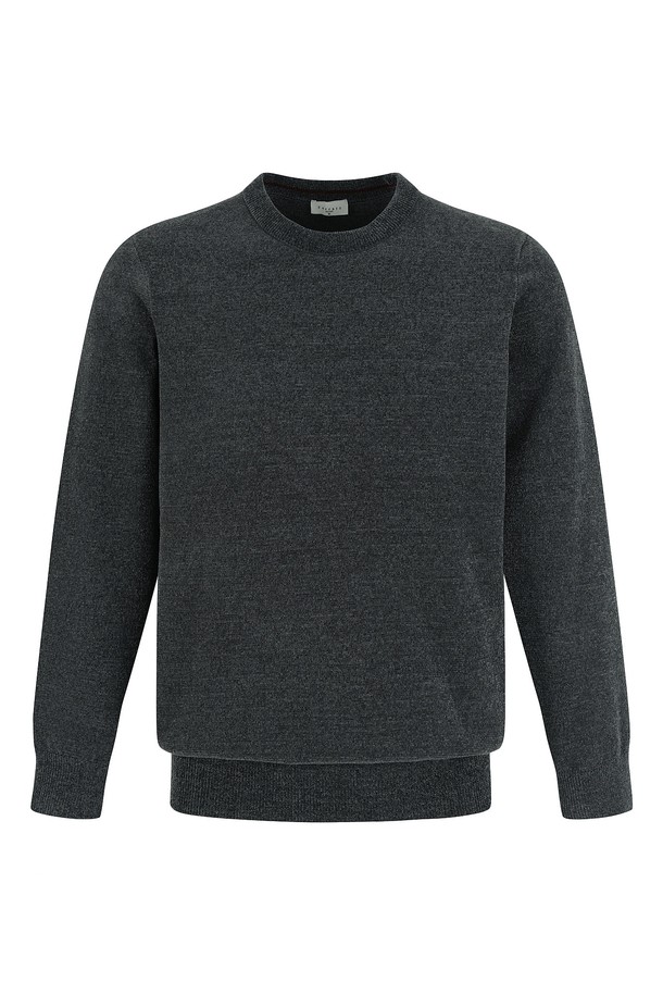 **셔닐 라운드 니트 D/그레이 (AMSFTSR40137)**는 부드러운 셔닐 소재로 제작되어 포근한 착용감을 선사하는 공용 니트입니다. 다크그레이 컬러의 무지 디자인으로, 가을과 겨울철에 베이직하고 미니멀한 스타일을 연출하기 좋습니다. 레귤러핏 라운드넥 긴소매 디자인으로, 출근룩은 물론 다양한 일상 스타일에도 활용할 수 있습니다. 두꺼운 두께감과 높은 보온성으로 추운 날씨에도 따뜻하게 몸을 감싸줍니다. 클래식하고 캐주얼한 무드를 동시에 즐길 수 있는 실용적인 니트입니다.
