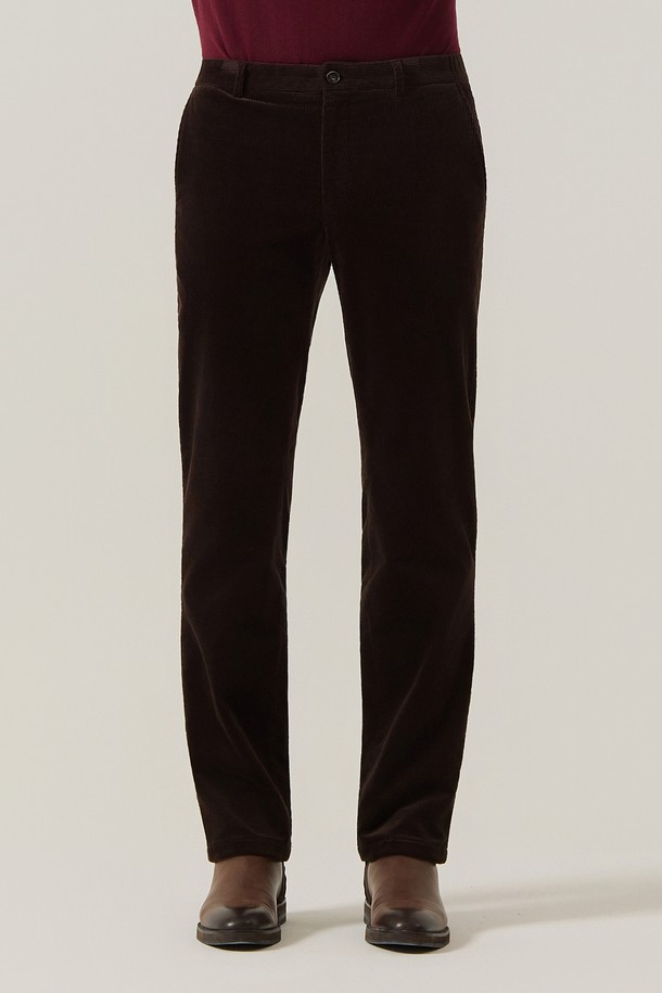 **코듀로이 발열 슬림핏 기모 팬츠 D/브라운 (AM0FBPC45458)**는 부드러운 코듀로이 소재로 제작되어 따뜻하고 편안한 착용감을 선사합니다. 안감에 기모 처리가 되어 뛰어난 보온성을 제공하며, 슬림핏 디자인으로 스타일리시하게 연출할 수 있습니다. 베이직한 디자인과 브라운 컬러는 다양한 상의와 매치하기 용이하며, 겨울철 출근룩에 적합합니다. 발열 기능으로 추운 날씨에도 따뜻하게 활동할 수 있으며, 긴 기장으로 다리 전체를 포근하게 감싸줍니다. 클래식, 미니멀, 캐주얼 등 다양한 스타일을 연출할 수 있는 활용도 높은 아이템입니다.
