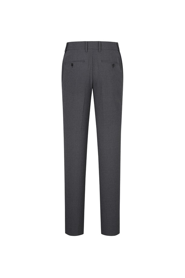 컴포트핏 투톤조직 슬랙스는 차콜 컬러에 부드러운 촉감과 구김에 강한 폴리에스테르, 나일론 혼방 소재로 제작되어 편안한 착용감을 선사합니다. 미니멀, 클래식, 캐주얼 스타일을 아우르는 디자인으로 출근룩, 비즈니스 캐주얼 등 다양한 TPO에 활용하기 좋습니다. 밑단 마감 없이 출고되어, 자신에게 맞는 기장으로 간편하게 수선하여 착용할 수 있습니다.
