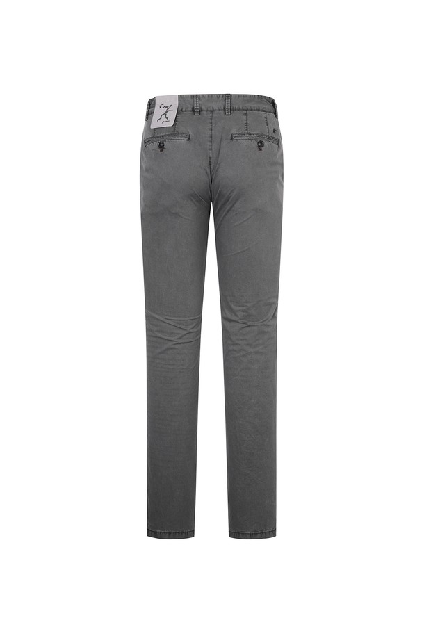 슬림핏 면스판 다잉 팬츠 차콜 (AM0FBPC25238)는 베이직한 스타일의 남성용 긴 바지로, 부드럽고 유연한 촉감이 특징입니다. 면과 스판덱스 혼방 소재로 제작되어 편안한 착용감을 제공하며, 가먼트 다잉 기법으로 은은한 멋을 더했습니다. 출근룩, 데이트룩은 물론 미니멀, 클래식, 캐주얼 등 다양한 스타일 연출에 활용하기 좋습니다.
