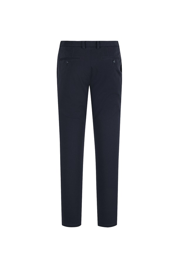 코튼 블렌드 소재의 슬림핏 면 치노 팬츠입니다. 네이비 컬러로, 봄, 가을에 착용하기 적합합니다. 베이직하고 캐주얼한 스타일로, 출근룩이나 데이트룩에 잘 어울립니다. 스트레치 기능이 있어 편안한 착용감을 제공하며, 다리가 길어 보이는 슬림핏 디자인입니다. 무지 디자인으로 미니멀하고 클래식한 스타일을 연출할 수 있습니다.
