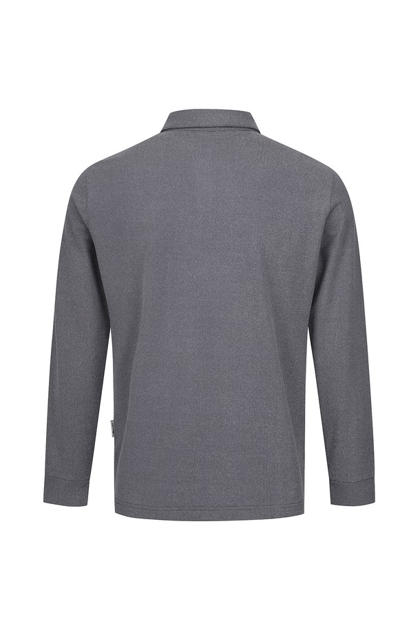 "투톤 제에리 티셔츠 D/블루 (AMSFTTY30145)"는 남성용 티셔츠로, 베이직한 스타일의 긴소매 제품입니다. 봄, 가을 계절에 적합하며, 루즈핏으로 편안한 착용감을 제공합니다. 두꺼운 두께의 저지 소재로 제작되었으며, 부드러운 촉감과 투톤 패턴이 특징입니다. 라운드넥 디자인으로 캐주얼, 미니멀, 클래식 스타일을 모두 소화할 수 있습니다. 양면 브러싱 원단으로 제작되어 포근함을 더했습니다.
