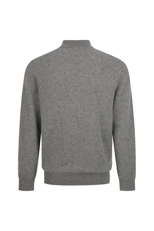 캐시미어 100% 소재의 부드러운 촉감이 돋보이는 반터틀넥 니트입니다. 베이직하고 미니멀한 디자인으로, 가을과 겨울에 출근룩으로 활용하기 좋습니다. 레귤러 핏에 긴소매 기장으로 제작되었으며, 톤 다운된 그레이 컬러가 세련된 분위기를 자아냅니다. 두꺼운 두께감으로 따뜻함을 더하며, 캐시미어 특유의 고급스러운 분위기를 연출합니다. 어떤 스타일에도 쉽게 매치하여 클래식하고 미니멀한 룩을 완성해보세요.
