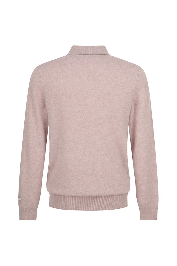 캐시미어 100% 소재의 티에리 니트입니다. 은은한 핑크 컬러로 여성스러움을 더하며, 베이직하고 클래식한 스타일을 연출합니다. 넉넉한 두께감과 부드러운 촉감으로 가을, 겨울 시즌에 따뜻하게 착용할 수 있습니다. 레귤러핏 폴로넥 디자인으로 출근룩, 모임룩 등 다양한 TPO에 활용 가능하며, 미니멀한 스타일을 완성합니다. 긴 소매 기장으로 포근함을 더했습니다.
