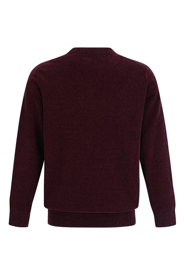 부드러운 셔닐 소재의 라운드넥 니트입니다. 와인 컬러로 가을, 겨울 시즌에 따뜻하고 포근한 분위기를 연출합니다. 루즈핏으로 편안한 착용감을 선사하며, 은은한 광택감과 포근한 터치감이 특징입니다. 두꺼운 두께감으로 보온성을 높였으며, 베이직한 디자인으로 다양한 스타일 연출에 용이합니다. 겨울 데일리룩, 집콕룩, 카페룩 등 폭넓게 활용할 수 있습니다.

