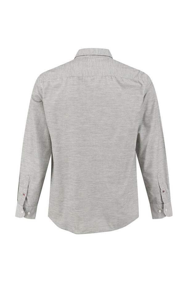 **투톤 멜란지 셔츠 L/그레이 (AM0FTWB40132)**는 베이직하고 캐주얼한 스타일을 연출하는 남성용 셔츠입니다. 봄, 가을에 착용하기 적합하며, 레귤러핏과 레귤러 기장으로 편안한 착용감을 선사합니다. 차이나칼라 디자인에 부드러운 촉감의 면 소재를 사용하여 제작되었습니다. 투톤 멜란지 패턴과 긴소매 디테일이 돋보이며, 데일리룩, 미니멀, 클래식 스타일을 모두 아우르는 활용도 높은 아이템입니다.
