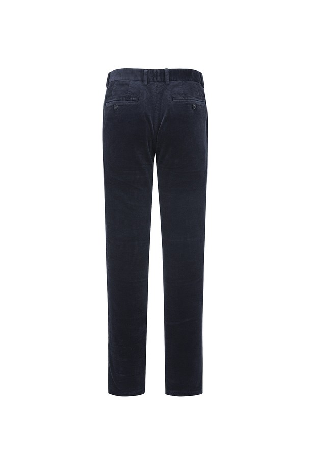 코듀로이 발열 슬림핏 기모 팬츠 네이비 (AM0FBPC45449)는 추운 겨울에도 따뜻하고 스타일리시하게 연출할 수 있는 남성용 바지입니다. 부드러운 코듀로이 소재에 발열 기능과 기모 안감을 더하여 보온성을 극대화했습니다. 슬림핏 디자인으로 제작되어 깔끔한 핏을 연출하며, 출근룩 및 비즈니스 캐주얼, 그리고 클래식, 미니멀, 캐주얼 스타일 모두 소화 가능합니다. 네이비 색상으로 어떤 상의와도 매치하기 쉬워 활용도가 높습니다. 겨울철 데일리 팬츠로 제격입니다.
