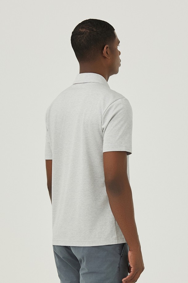 RCP Y카라 티셔츠 L/그레이는 남성용 티셔츠로, 부드러운 촉감과 시원한 착용감을 제공합니다. 봄, 여름 시즌에 적합하며, 레귤러핏에 V넥 디자인, 얇은 두께의 베이직하고 캐주얼한 스타일을 연출합니다. 저지 소재의 반소매 무지 티셔츠로, 동네 마실룩이나 여행룩에 미니멀, 클래식하게 코디하기 좋습니다. 평소보다 한 사이즈 크게 구매하시는 것을 권장합니다.
