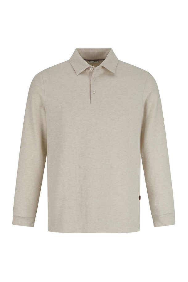 "전판 자카드 제에리 티셔츠 L/베이지 (AM0FTTY30251)"는 가을, 겨울 시즌에 어울리는 남성용 티셔츠입니다. 베이지 컬러에 헤링본 패턴으로 클래식하고 세련된 무드를 연출하며, 레귤러 핏으로 편안하게 착용 가능합니다. 울 혼방 소재로 제작되어 부드러운 촉감과 고급스러운 질감을 자랑하며, 기모 가공으로 따뜻함까지 더했습니다. 라운드넥과 긴소매 디자인으로 겨울 데일리룩, 모임룩, 비즈니스 캐주얼 등 다양한 TPO에 활용하기 좋습니다. 미니멀하고, 클래식한 스타일을 선호하는 분들께 추천합니다.
