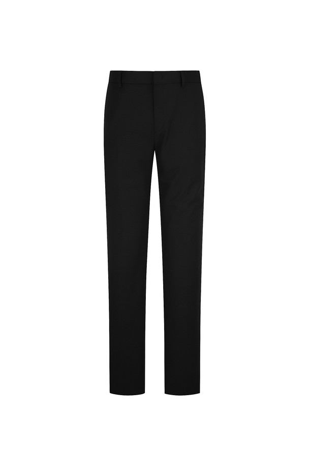 코튼 블렌드 스트레치 슬랙스 블랙 (AM0FBPS30139)는 남성용 슬랙스로, 베이직하고 클래식한 스타일을 추구하는 분들을 위한 사계절용 긴 바지입니다. 블랙 컬러의 무지 디자인으로, 출근룩, 비즈니스 캐주얼, 오피스룩 등 다양한 TPO에 적합합니다. 나일론, 면, 스판덱스 블렌드 소재로 제작되어 뻣뻣하지 않은 적절한 촉감과 뛰어난 스트레치 기능을 제공하여 편안한 착용감을 선사합니다. 레귤러핏으로 제작되었으며, 미니멀하고 시크한 스타일을 연출하기 좋습니다. 밴딩 디테일 없이 깔끔한 디자인으로, 폭넓은 상의와 매치하여 다양한 스타일을 완성할 수 있습니다.
