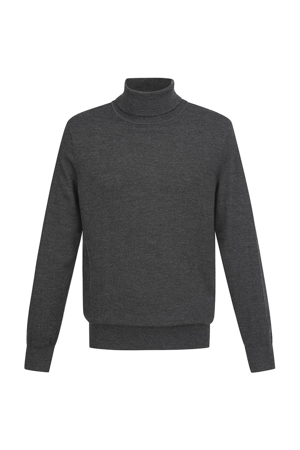 차분한 매력의 남성 롱 터틀 울 니트 차콜 (AM0FTST40338)입니다. 부드러운 촉감의 울 소재로 제작되어 가을과 겨울, 포근하고 따뜻하게 착용하기 좋습니다. 베이직하고 클래식한 디자인으로 출근룩, 비즈니스 캐주얼, 모임룩 등 다양한 TPO에 활용 가능합니다. 레귤러핏에 롱 기장, 긴 소매와 터틀넥 디자인으로 미니멀하고 클래식한 스타일을 연출합니다. 무지 패턴의 차콜 컬러는 어떤 하의와도 쉽게 매치되어 활용도가 높습니다.
