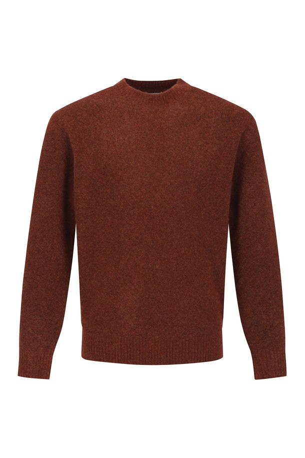 알파카 울 혼방 라운드 니트 D/오렌지(AM0FTSR45367)는 부드러운 촉감의 남성용 니트 스웨터입니다. 가을, 겨울 시즌에 어울리는 두꺼운 두께감으로, 베이직하고 미니멀한 스타일을 연출합니다. 라운드넥과 레귤러핏 디자인으로 편안한 착용감을 선사하며, 출근룩이나 데이트룩과 같은 TPO에 적합합니다. 알파카와 울 혼방 소재로 제작되어 보온성이 뛰어나고, 무지 디자인으로 다양한 스타일과 매치하기 좋습니다. 미니멀, 클래식, 캐주얼 스타일을 즐기는 남성분들께 추천합니다.
