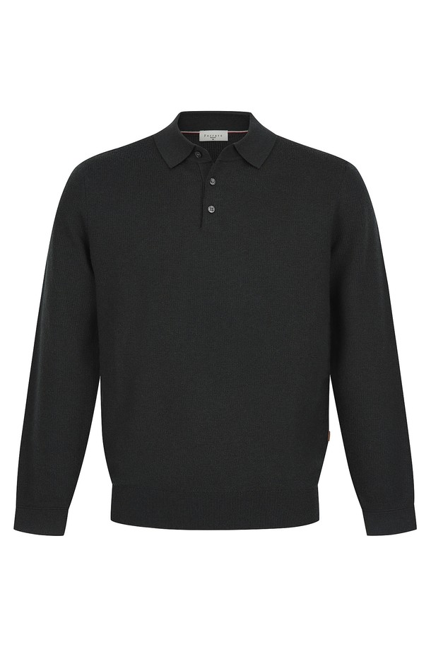 울 100% 앞판 조직 티에리 니트 그린 (AM0FTSY40222)은 가을과 겨울, 당신의 스타일을 책임질 남성용 폴로넥 니트입니다. 베이직하고 클래식한 무드를 살린 레귤러핏 디자인으로, 출근룩, 비즈니스 캐주얼, 모임룩 등 다양한 TPO에 활용할 수 있습니다. 부드러운 촉감의 울 100% 소재로 제작되어 따뜻함과 편안함을 동시에 선사하며, 두꺼운 두께감으로 겨울철에도 든든하게 착용 가능합니다. 긴 소매와 무지 패턴이 어떠한 스타일에도 잘 어울리는 미니멀하고 클래식한 매력을 더합니다.
