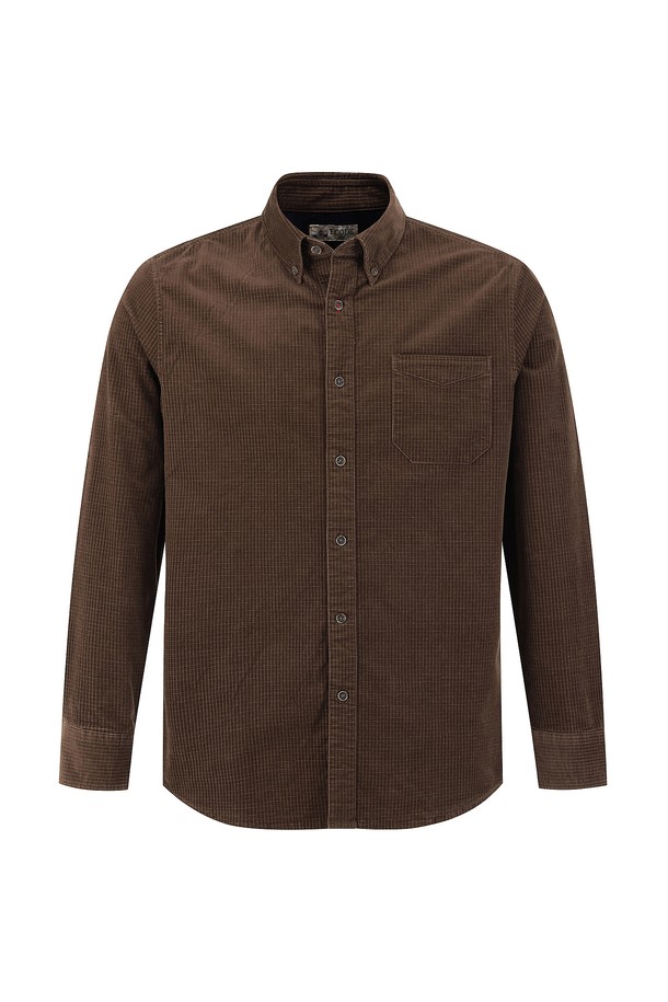 **투톤 코듀로이 스트레치 셔츠 브라운 (AM0FTWB45157)**

가을과 겨울, 당신의 품격을 더해줄 남성용 투톤 코듀로이 셔츠입니다. 부드러운 촉감의 코듀로이 소재에 스트레치 기능이 더해져 편안한 착용감을 선사합니다. 차이나칼라와 레귤러핏 디자인으로 제작되었으며, 캐주얼, 클래식, 미니멀 스타일을 소화하기 좋습니다. 출근룩 또는 비즈니스 캐주얼로 활용하여 세련된 분위기를 연출해보세요. 톤 다운된 브라운 컬러가 어떤 스타일에도 은은하게 녹아듭니다.
