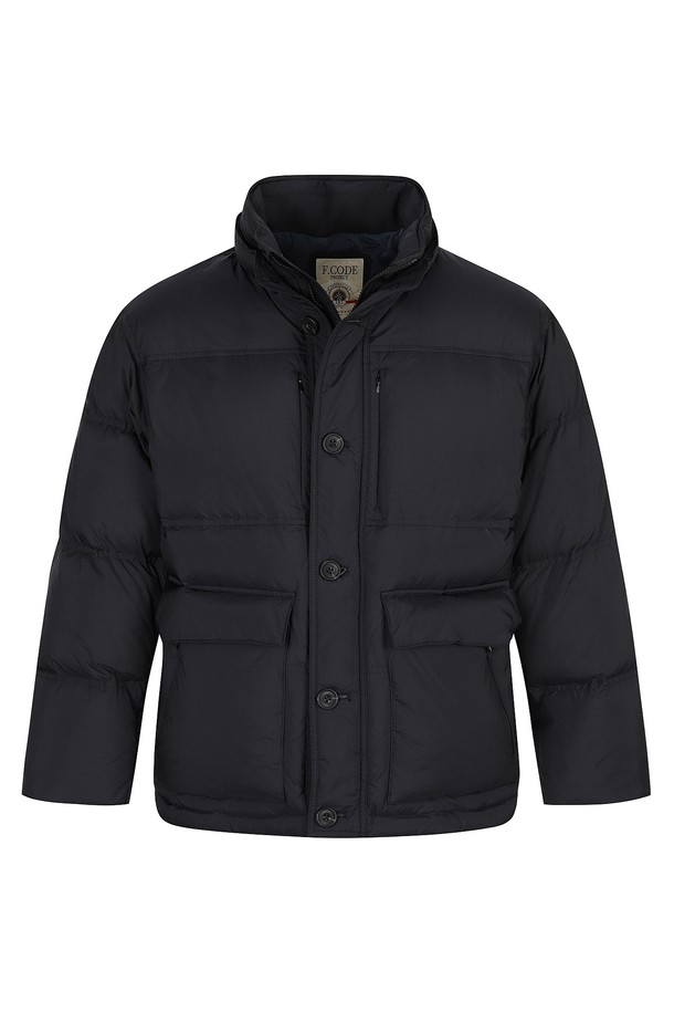 **퀼팅 아카이브테크 점퍼 차콜 (AM0FOAO45138)**는 겨울철 남성 캐주얼 스타일을 위한 필수 아이템입니다. 립스탑 소재를 사용하여 가볍지만 두꺼운 두께감으로 뛰어난 보온성을 제공하며, 머스크비 다운 충전재가 내장되어 더욱 따뜻합니다. 차콜 컬러의 오버핏 디자인에 퀼팅 패턴이 돋보이며, 버튼 여밈 방식으로 편안하게 착용할 수 있습니다. 방풍 기능과 내장된 바람막이 후드로 변덕스러운 날씨에도 끄떡없으며, 일상생활에서 미니멀, 고프코어 스타일을 연출하기 좋습니다.
