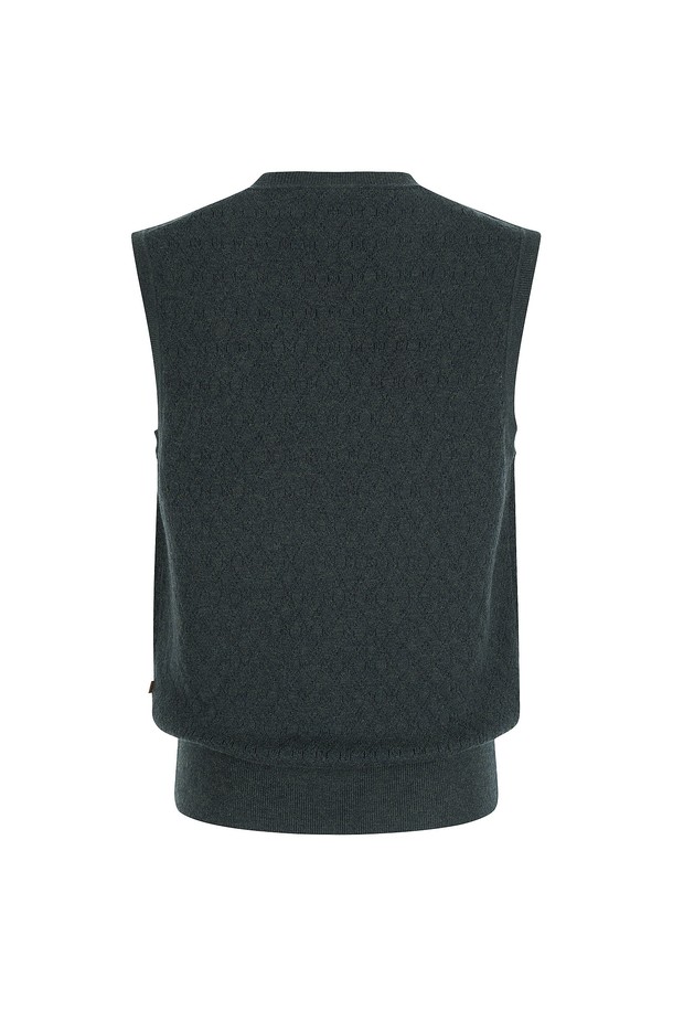 변형 아가일 조직 니트 베스트 D/그린 (AM0FTSV35123)는 클래식하고 베이직한 스타일의 남성용 베스트입니다. 가을과 겨울에 어울리는 두꺼운 두께감과 울 혼방 소재로 제작되어 따뜻함을 선사합니다. 레귤러핏의 브이넥 디자인에 아가일 패턴이 포인트로 들어가 세련된 느낌을 줍니다. 민소매 스타일로, 시즌 자켓이나 코트 안에 이너로 활용하기 좋습니다. 겨울 데일리룩, 오피스룩, 모임룩 등 다양한 TPO에 미니멀하고 캐주얼하게 스타일링할 수 있습니다.
