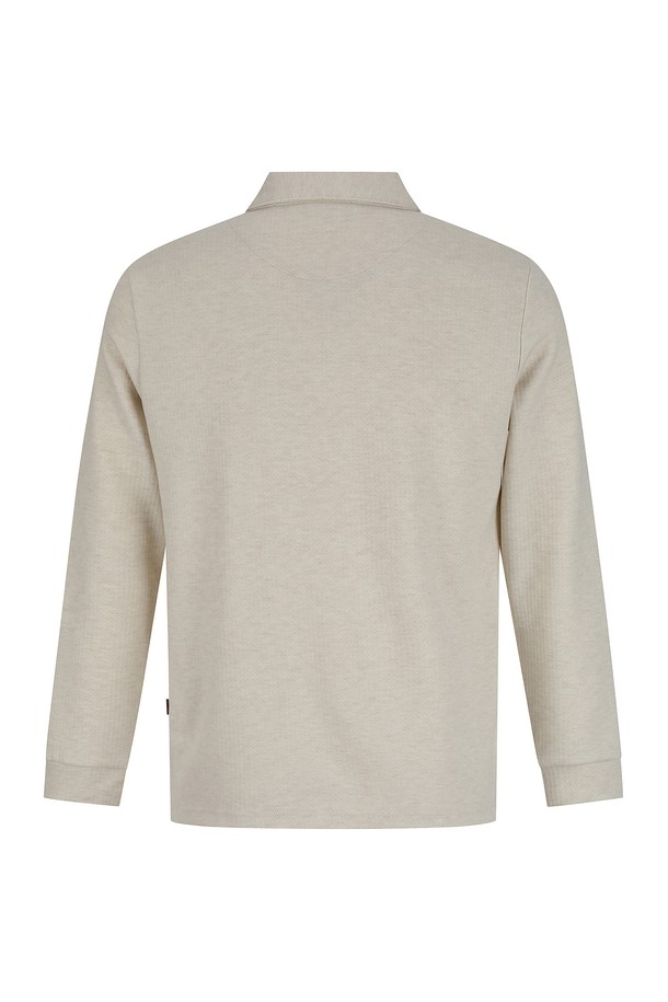 "전판 자카드 제에리 티셔츠 L/베이지 (AM0FTTY30251)"는 가을, 겨울 시즌에 어울리는 남성용 티셔츠입니다. 베이지 컬러에 헤링본 패턴으로 클래식하고 세련된 무드를 연출하며, 레귤러 핏으로 편안하게 착용 가능합니다. 울 혼방 소재로 제작되어 부드러운 촉감과 고급스러운 질감을 자랑하며, 기모 가공으로 따뜻함까지 더했습니다. 라운드넥과 긴소매 디자인으로 겨울 데일리룩, 모임룩, 비즈니스 캐주얼 등 다양한 TPO에 활용하기 좋습니다. 미니멀하고, 클래식한 스타일을 선호하는 분들께 추천합니다.
