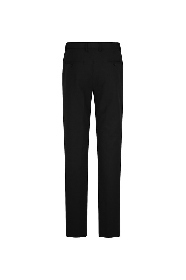 코튼 블렌드 스트레치 슬랙스 블랙 (AM0FBPS30139)는 남성용 슬랙스로, 베이직하고 클래식한 스타일을 추구하는 분들을 위한 사계절용 긴 바지입니다. 블랙 컬러의 무지 디자인으로, 출근룩, 비즈니스 캐주얼, 오피스룩 등 다양한 TPO에 적합합니다. 나일론, 면, 스판덱스 블렌드 소재로 제작되어 뻣뻣하지 않은 적절한 촉감과 뛰어난 스트레치 기능을 제공하여 편안한 착용감을 선사합니다. 레귤러핏으로 제작되었으며, 미니멀하고 시크한 스타일을 연출하기 좋습니다. 밴딩 디테일 없이 깔끔한 디자인으로, 폭넓은 상의와 매치하여 다양한 스타일을 완성할 수 있습니다.
