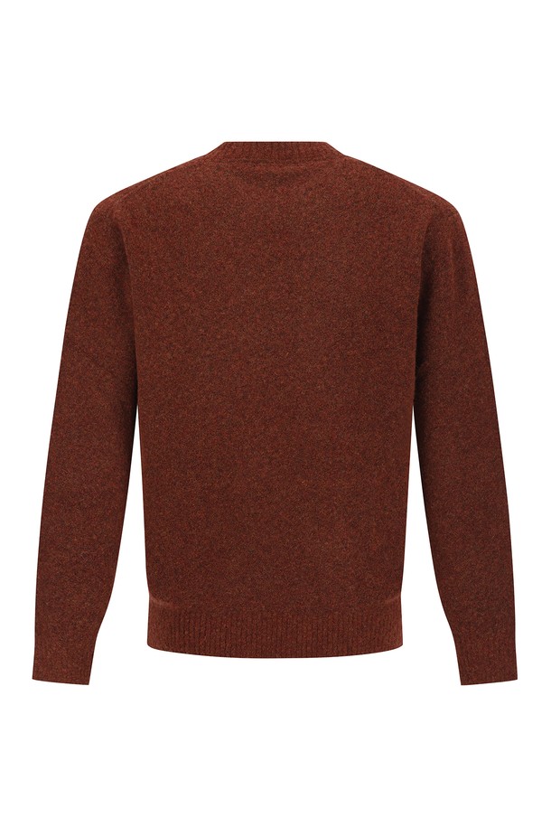 알파카 울 혼방 라운드 니트 D/오렌지(AM0FTSR45367)는 부드러운 촉감의 남성용 니트 스웨터입니다. 가을, 겨울 시즌에 어울리는 두꺼운 두께감으로, 베이직하고 미니멀한 스타일을 연출합니다. 라운드넥과 레귤러핏 디자인으로 편안한 착용감을 선사하며, 출근룩이나 데이트룩과 같은 TPO에 적합합니다. 알파카와 울 혼방 소재로 제작되어 보온성이 뛰어나고, 무지 디자인으로 다양한 스타일과 매치하기 좋습니다. 미니멀, 클래식, 캐주얼 스타일을 즐기는 남성분들께 추천합니다.
