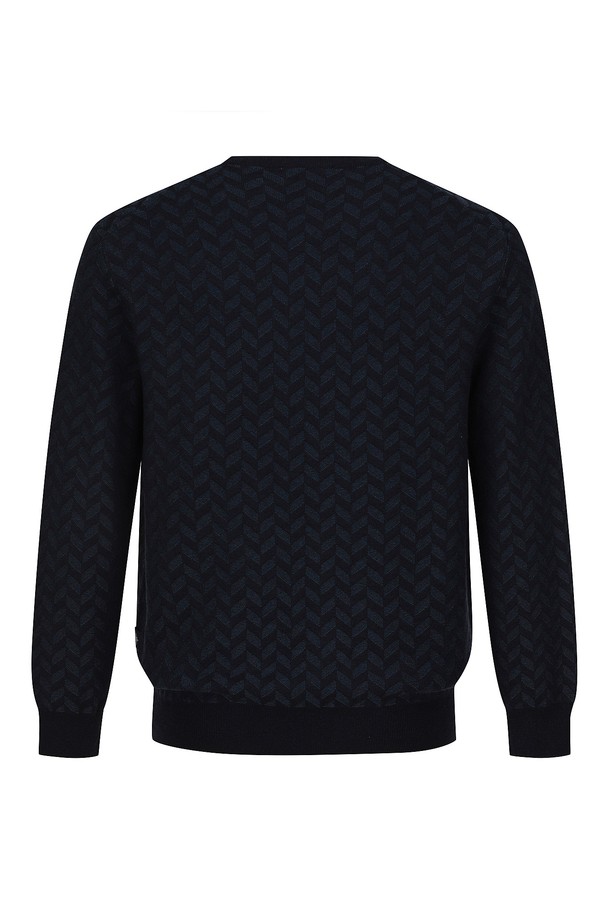 **자카드 조직 라운드 니트 네이비 (AM0FTSR45249)**는 가을과 겨울에 어울리는 남성용 라운드넥 니트입니다. 베이직하고 클래식한 스타일로, 출근룩, 비즈니스 캐주얼, 모임룩 등 다양한 TPO에 활용 가능합니다. 울과 아크릴 혼방의 부드러운 촉감과 두꺼운 두께감으로 따뜻함을 선사하며, 레귤러핏으로 편안하게 착용할 수 있습니다. 자카드 패턴 조직으로 은은한 포인트를 더했으며, 긴 소매 기장으로 디자인되었습니다. 미니멀하고 클래식한 스타일을 연출하기에 좋습니다.
