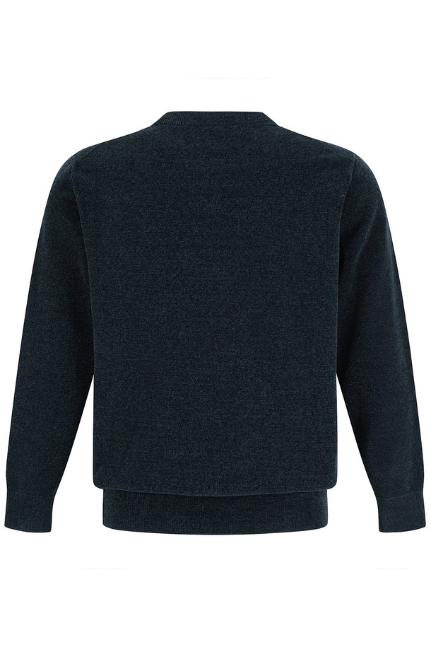 **셔닐 라운드 니트 D/그린 (AMSFTSR40123)**

부드러운 셔닐 소재로 제작되어 포근한 착용감을 선사하는 남성용 라운드넥 니트입니다. 다크 그린 컬러의 무지 디자인으로 미니멀하고 클래식한 스타일을 연출합니다. 가을, 겨울 시즌에 적합하며, 두꺼운 두께감과 보온성으로 따뜻하게 착용할 수 있습니다. 레귤러핏으로 제작되어 편안한 활동성을 제공하며, 일상복으로 활용하기 좋습니다. 긴 소매 기장으로 답답함 없이 안정감 있는 핏을 선사합니다.
