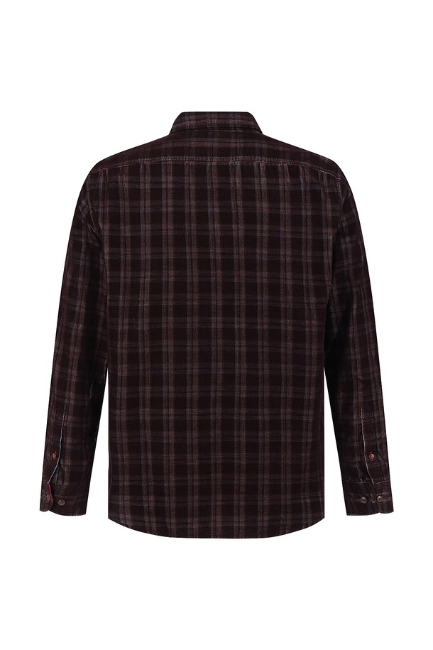 따뜻하고 부드러운 코듀로이 소재의 체크 패턴 셔츠입니다. 가을, 겨울 시즌에 어울리는 두꺼운 두께감으로 포근하게 착용할 수 있습니다. 와인 컬러의 체크 패턴이 캐주얼하면서도 베이직한 무드를 연출합니다. 레귤러핏과 카라넥 디자인으로, 출근룩이나 데이트룩 등 다양한 TPO에 활용 가능합니다. 긴 소매 기장으로 보온성을 높였으며, 부드러운 촉감이 특징입니다.
