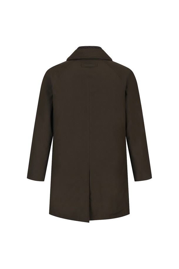 3WAY 파일럿 코트 D/카키(AM0FOCO45127)는 남성용 아우터로, 다크 카키 색상의 캐주얼하고 밀리터리 스타일을 연출합니다. 겨울철 보온성을 책임지는 두꺼운 두께의 무지 패턴 코트로, 오버핏으로 제작되었습니다. 나일론과 울 소재로 제작되어 3WAY 기능(구스다운 충전재 사용, 내피 분리 가능)을 갖춰 실용성을 높였습니다. 출근룩과 같은 TPO는 물론, 캐주얼, 클래식, 미니멀 스타일 모두 소화 가능한 활용도 높은 아이템입니다.
