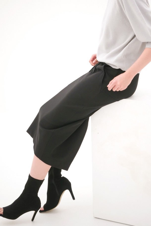 ACUD - 미디스커트 - [23SS] Bending Back Slit Skirt _Black