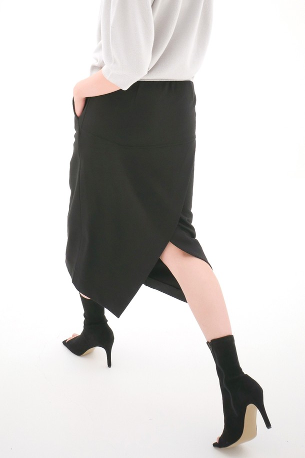 ACUD - 미디스커트 - [23SS] Bending Back Slit Skirt _Black