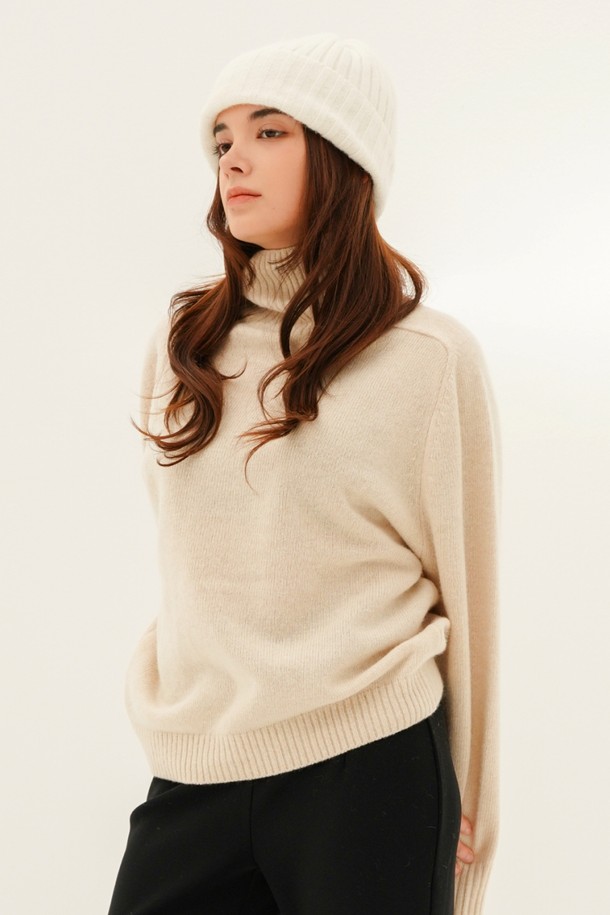 ACUD - 스웨터 - [24FW] Raccoon Turtle neck Knit _Beige