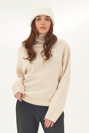 [24FW] Raccoon Turtle neck Knit _Beige