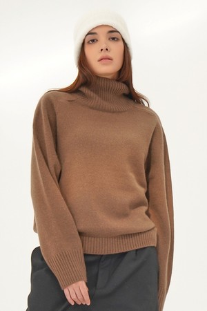 [24FW] Raccoon Turtle neck Knit _Brown