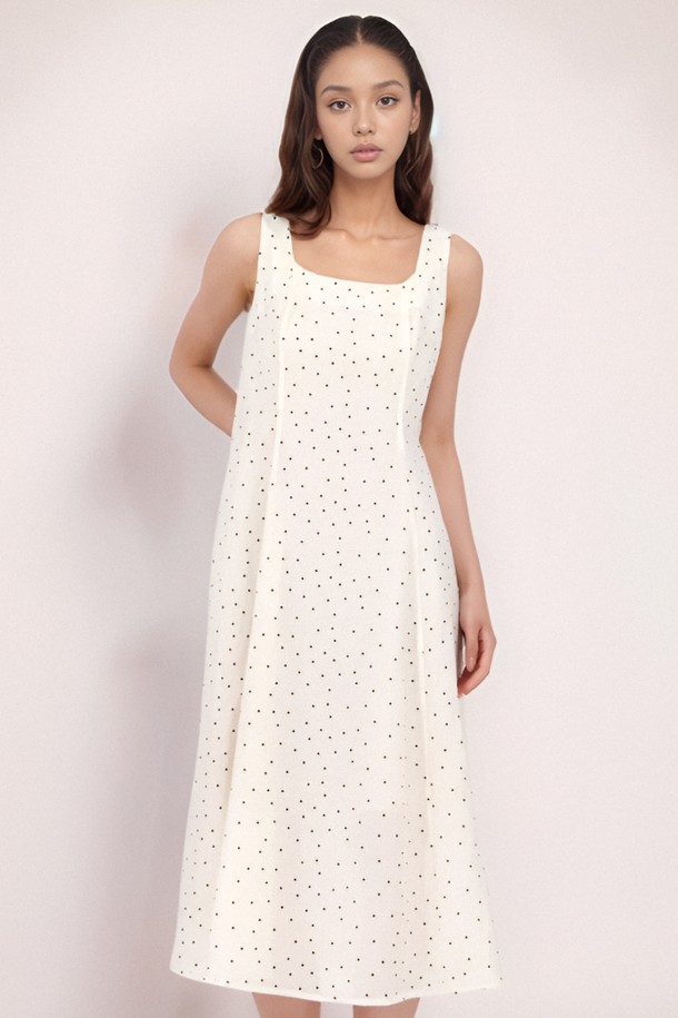 **[25 summer] Sleeveless Dot Dress _Ivory**는 부드러운 레이온 혼방 소재로 제작되어 가볍고 시원한 착용감을 선사하는 여성용 슬리브리스 도트 원피스입니다. 아이보리 컬러에 미니멀하고 모던한 디자인, A라인 실루엣과 스퀘어넥으로 여성스러운 분위기를 더하며, 프린세스 라인 절개 디테일과 반투명한 소재로 세련됨을 강조합니다. 봄, 여름, 가을 시즌에 데일리룩 또는 오피스룩으로 활용 가능하며, 레이어드하여 다양한 스타일 연출도 가능합니다.
