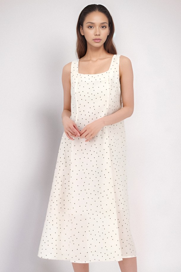 **[25 summer] Sleeveless Dot Dress _Ivory**는 부드러운 레이온 혼방 소재로 제작되어 가볍고 시원한 착용감을 선사하는 여성용 슬리브리스 도트 원피스입니다. 아이보리 컬러에 미니멀하고 모던한 디자인, A라인 실루엣과 스퀘어넥으로 여성스러운 분위기를 더하며, 프린세스 라인 절개 디테일과 반투명한 소재로 세련됨을 강조합니다. 봄, 여름, 가을 시즌에 데일리룩 또는 오피스룩으로 활용 가능하며, 레이어드하여 다양한 스타일 연출도 가능합니다.
