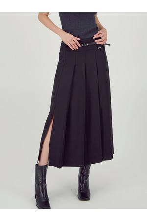 ★送料・関税込★Margarin Fingers★LOW - RISE PLEATS SKORTS★ MARGARIN FINGERS] [23FW] LOW - RISE PLEATS SKORTS (BEIGE)