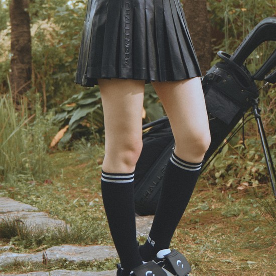 여성 페이크 레더 로고엠보 잔플리츠 큐롯 블랙
