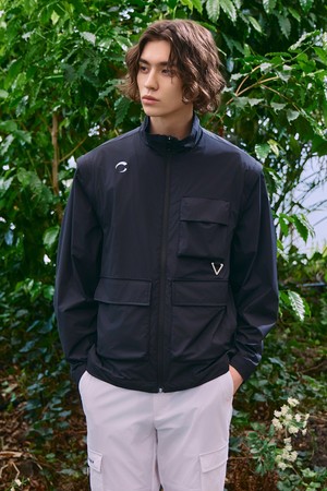 남성 탈부착 소매 빅포켓 하이넥 자켓 블랙_BLACK-a