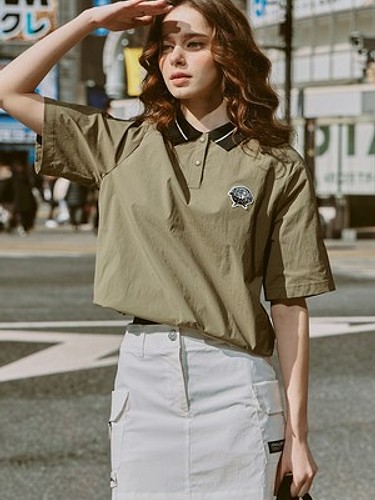 [온라인단독] 여성 배색 카라 밑단 스트링 반팔 우븐탑 카키-a