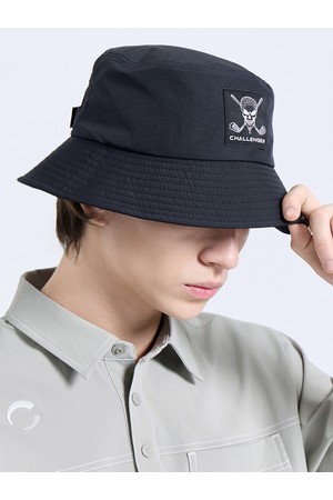 유니 스컬 포인트 스트링 버클 버킷햇 블랙_BLACK-a